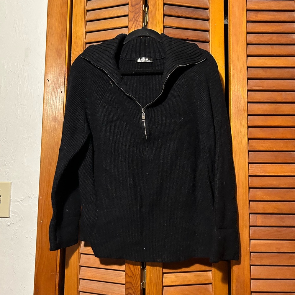 Black, quarter zip sweater - Medium